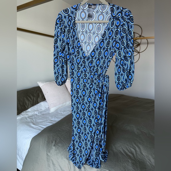 Bisou Bisou Dresses & Skirts - Bisou Bisou Blue Black Long Sleeve Wrap Dress Sz 4 Glam Boss Energy Office-core